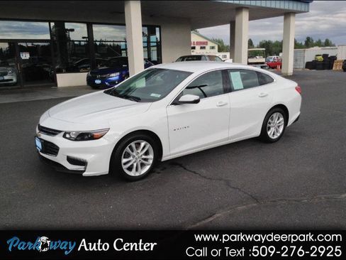 Used 2017 Chevrolet Malibu LT FWD image 1