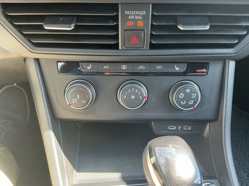 Certified 2024 Volkswagen Jetta Sport FWD image 22