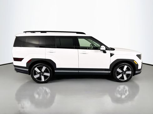 Used 2025 Hyundai Santa Fe Limited image 4