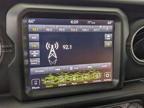 Used 2022 Jeep Gladiator Overland w/ Dual Top Group AWD/4WD image 23