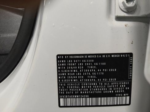 Used 2021 Volkswagen Tiguan SE R-Line image 33