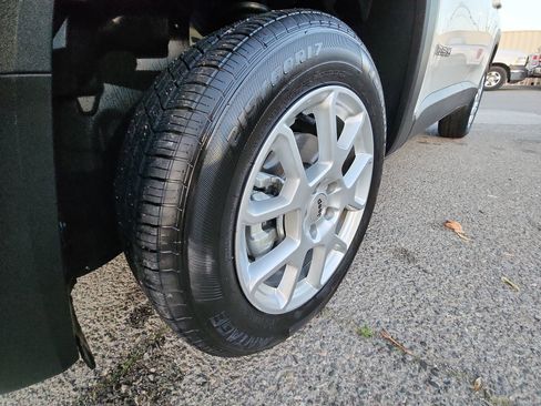 Certified 2023 Jeep Renegade Latitude image 18