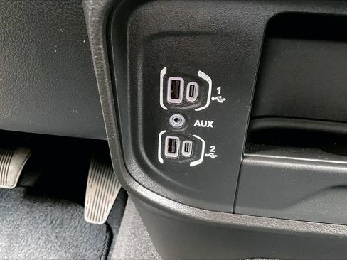 Used 2025 RAM 2500 Big Horn AWD/4WD image 17