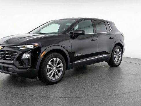 Used 2025 Chevrolet Equinox LT image 3