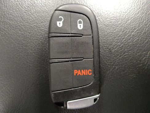 Used 2018 Jeep Grand Cherokee Laredo image 32