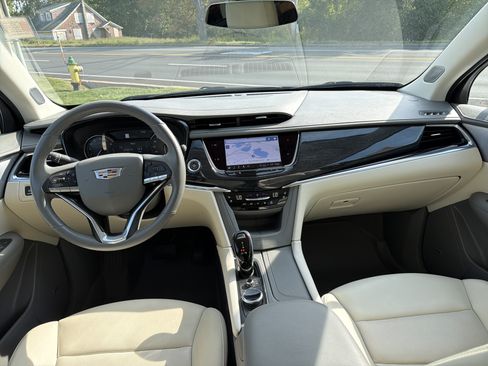 Used 2023 Cadillac XT6 Premium Luxury w/ LPO, Floor Liner Package AWD/4WD image 12