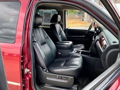 Used 2011 GMC Yukon SLT w/ SLT-2 Equipment Package AWD/4WD image 12