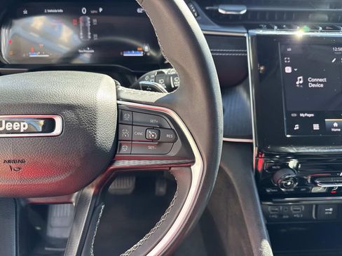 Used 2024 Jeep Grand Cherokee Laredo image 24