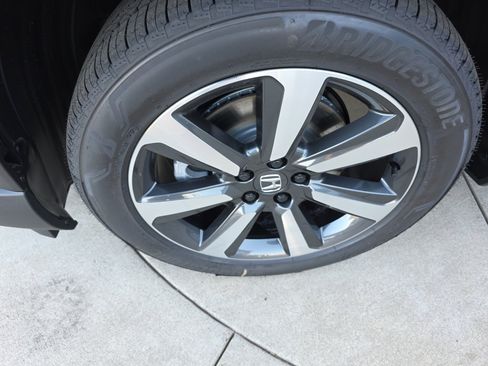 New 2025 Honda Pilot Touring image 11