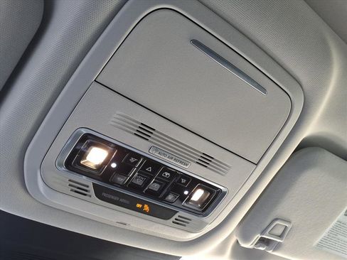 Certified 2025 Lincoln Nautilus Reserve AWD/4WD image 32