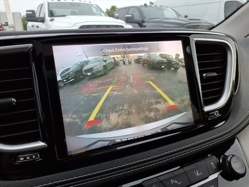 Certified 2023 Chrysler Pacifica Limited FWD image 18