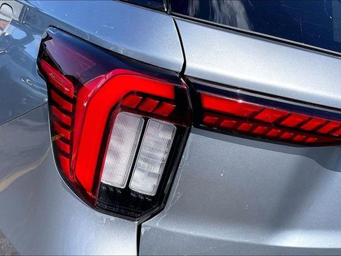 Used 2025 Ford Explorer Platinum w/ Ultimate Package image 29