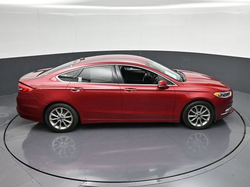 Used 2017 Ford Fusion SE w/ Fusion SE Technology Package FWD image 25