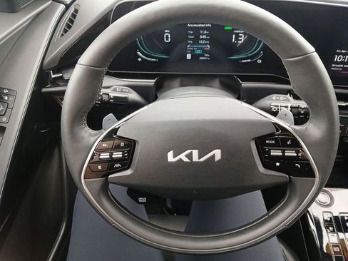 Certified 2023 Kia Niro FWD image 14