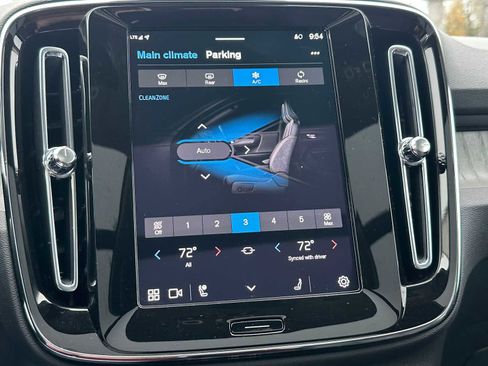 Used 2025 Volvo XC40 B5 Plus w/ Protection Package Premier image 28