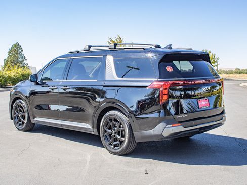 Used 2025 Kia Carnival SX w/ SX Dark Edition Package FWD image 6