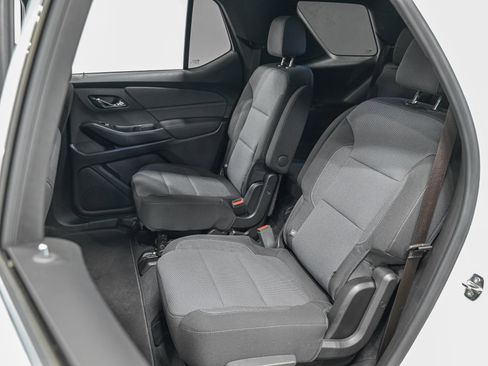 Used 2023 Chevrolet Traverse LT w/ Rear Camera Mirror Package image 27