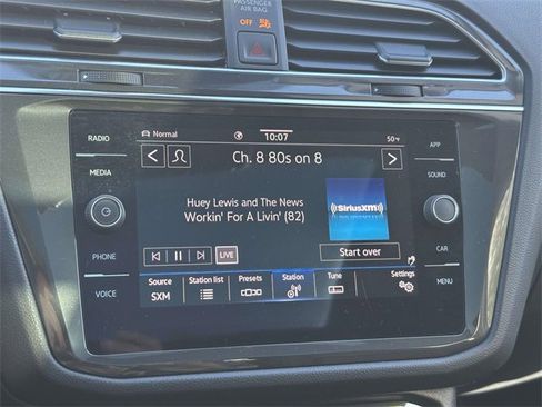 Used 2022 Volkswagen Tiguan SE image 38