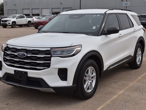 Certified 2025 Ford Explorer Active image 2