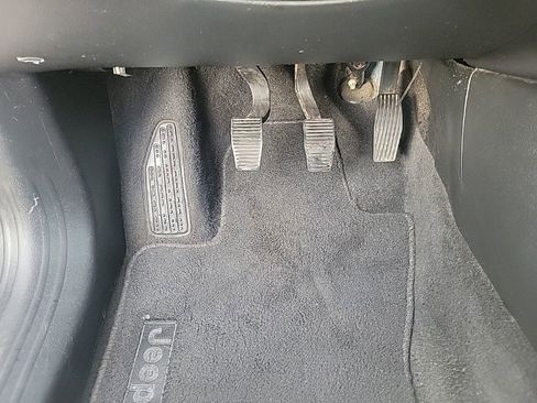 Used 2018 Jeep Compass Sport image 19