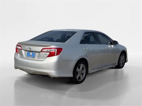 Used 2012 Toyota Camry SE image 5