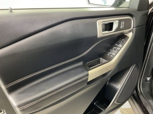 Used 2022 Ford Explorer XLT w/ Equipment Group 202A image 17