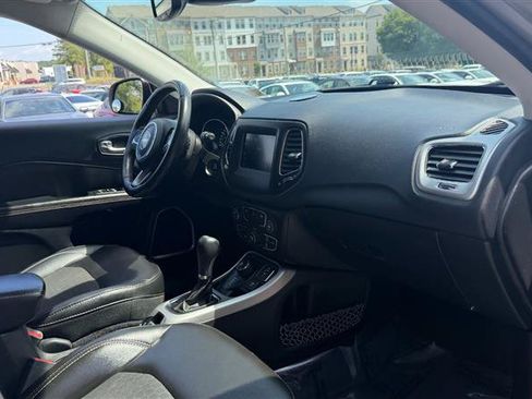 Used 2018 Jeep Compass Latitude w/ Popular Equipment Group AWD/4WD image 16