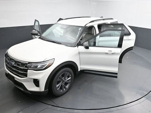 Used 2025 Ford Explorer Active w/ Active Comfort Package AWD/4WD image 35