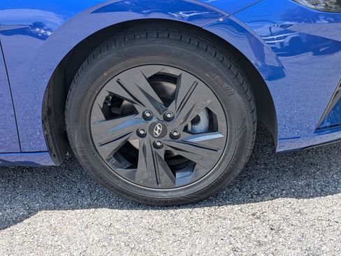 Used 2022 Hyundai Elantra SEL w/ Cargo Package FWD image 11