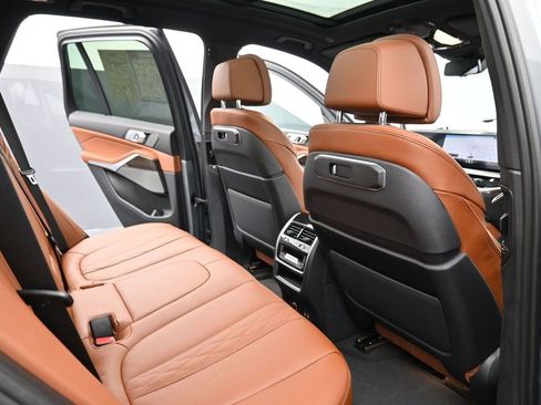 Used 2024 BMW X5 xDrive40i w/ M Sport Package image 19