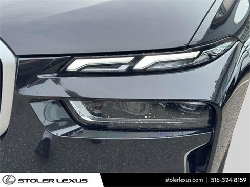 Used 2024 BMW X7 xDrive40i w/ Executive Package image 12