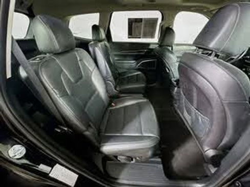 Used 2025 Kia Telluride S FWD image 7