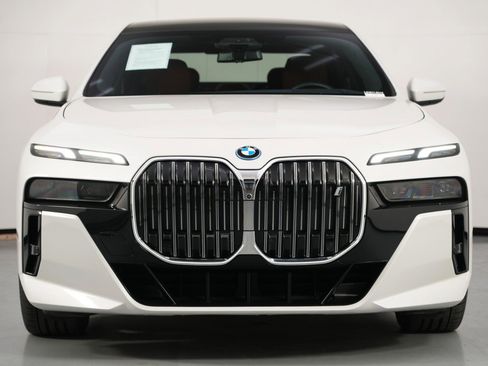 Used 2023 BMW i7 xDrive60 image 7