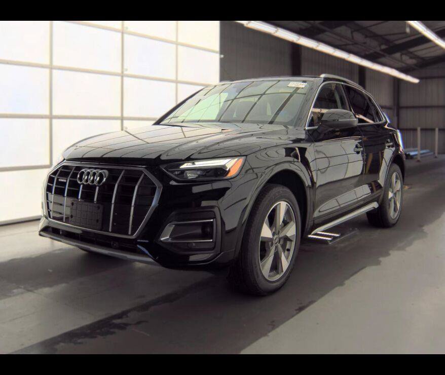 Used 2024 Audi Q5 2.0T Premium w/ Convenience Package AWD/4WD image 2