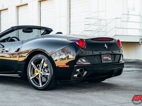 Used 2014 Ferrari California RWD image 49