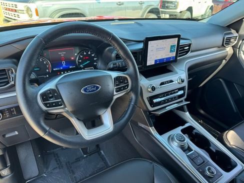 Used 2023 Ford Explorer XLT w/ Equipment Group 202A AWD/4WD image 10