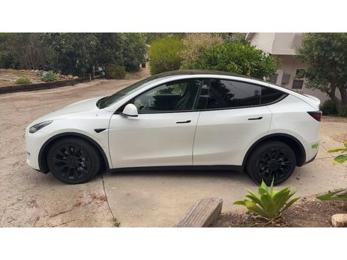 Used 2021 Tesla Model Y Long Range AWD/4WD image 2