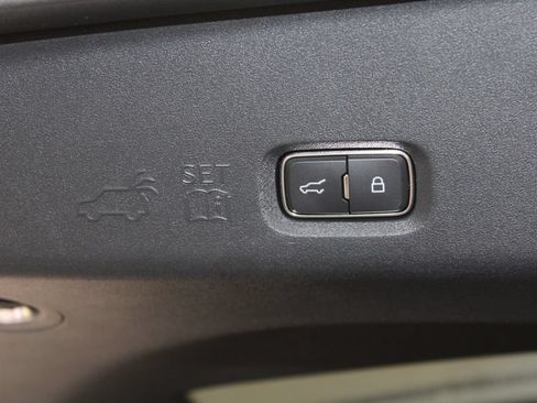 New 2027 Lincoln Navigator Premiere RWD image 17