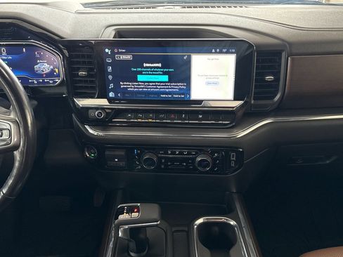 Used 2024 Chevrolet Silverado 1500 High Country w/ High Country Premium Package AWD/4WD image 26