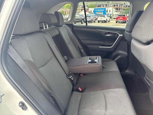 Used 2025 Toyota RAV4 XLE AWD/4WD image 28