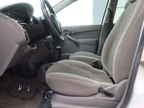 Used 2003 Ford Focus SE image 9