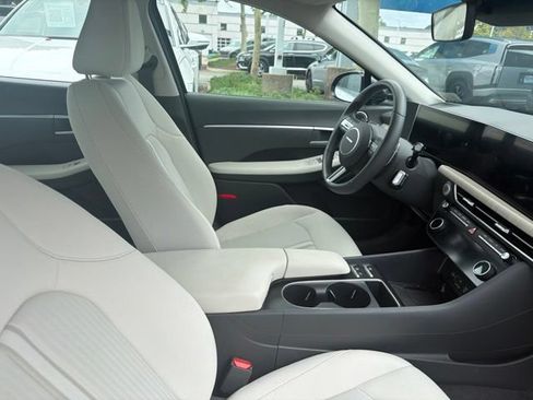 Used 2025 Hyundai Sonata SEL FWD image 11