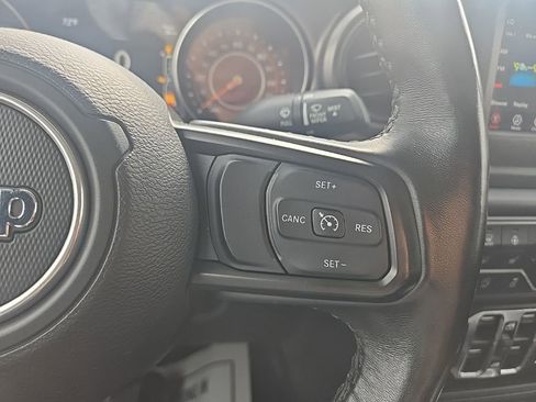 Used 2021 Jeep Gladiator Willys image 19