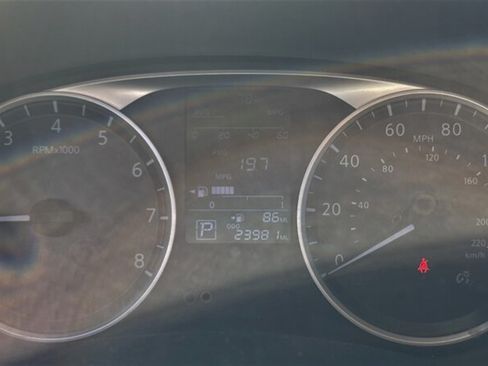 Used 2018 Nissan Kicks S FWD image 13