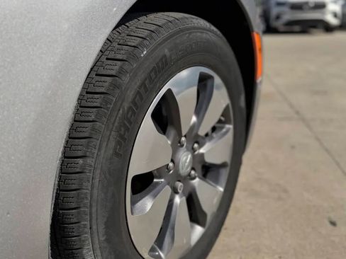 Used 2017 Chrysler Pacifica Platinum FWD image 8
