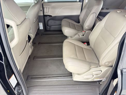 Used 2020 Toyota Sienna XLE w/ XLE Navigation Package AWD/4WD image 14