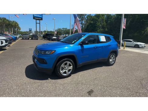 Used 2024 Jeep Compass Latitude AWD/4WD image 6