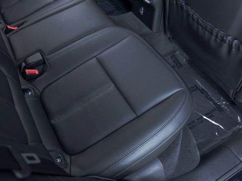 Certified 2023 Porsche Macan Turbo AWD/4WD image 50