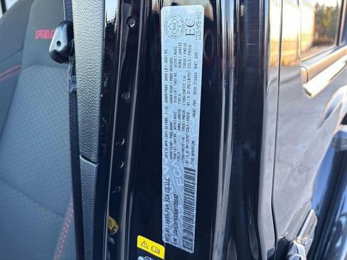 Used 2022 Jeep Wrangler Unlimited Rubicon w/ LED Lighting Group AWD/4WD image 31