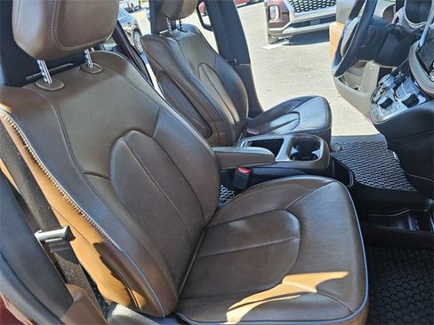 Used 2018 Chrysler Pacifica Limited w/ Advanced Safetytec Group image 14